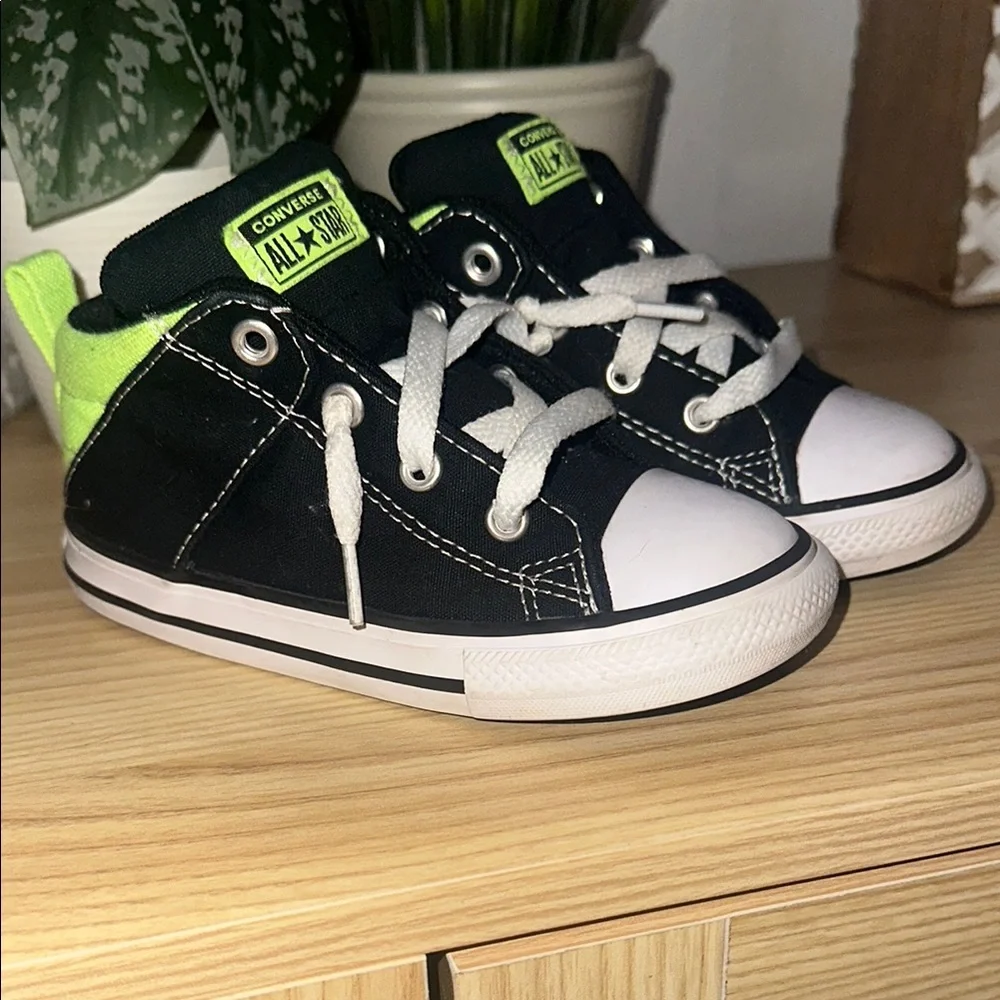 Converse Kids Black and Neon Green Sneakers - size 9 - excellent condition! - Picture 2 of 6